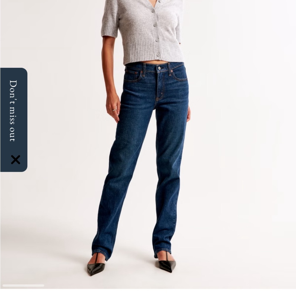 Mid Rise 90s Straight Jean